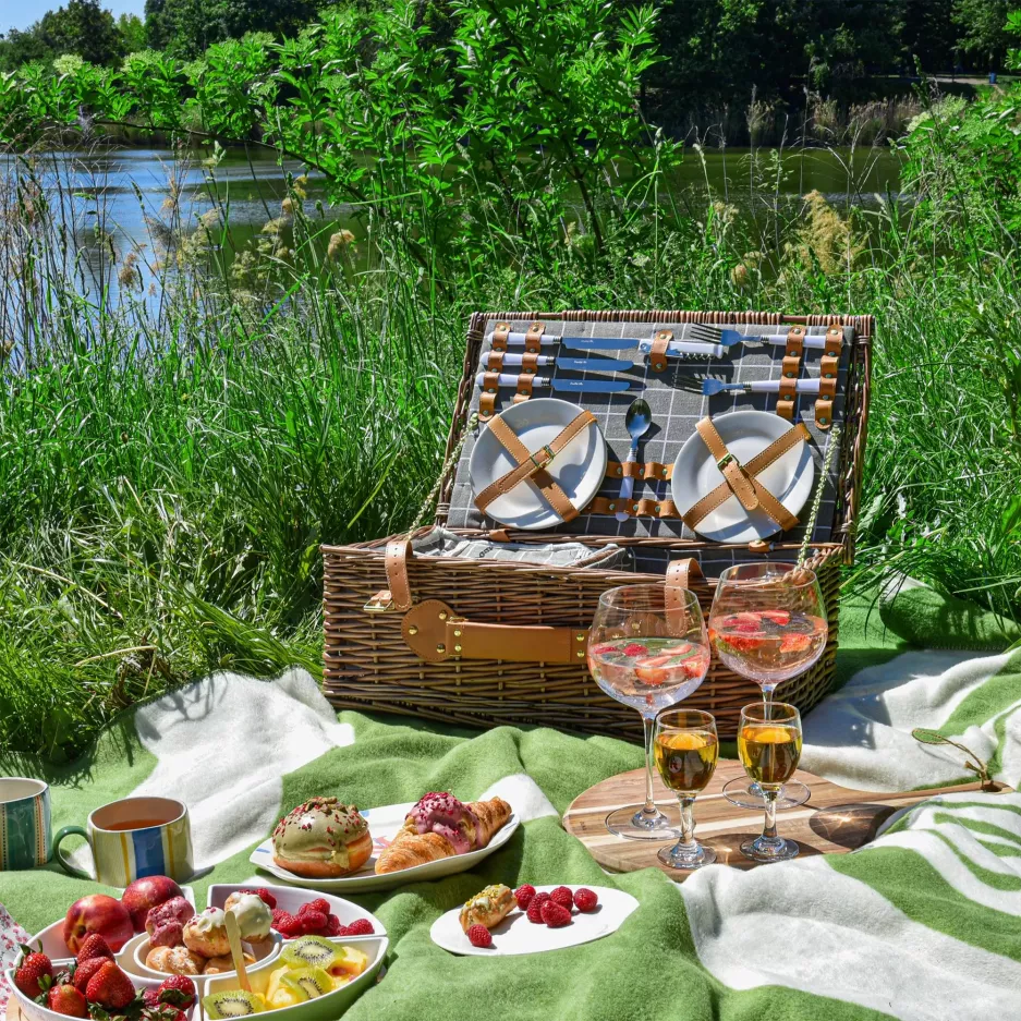 Kosz piknikowy z wyposażeniem dla 4 osób DUKA PICKNICK brązowy szary