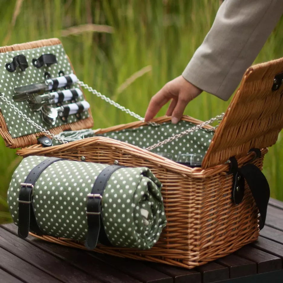 Kosz piknikowy w kropki dla 4 osób z wyposażeniem DUKA PICKNICK zielony