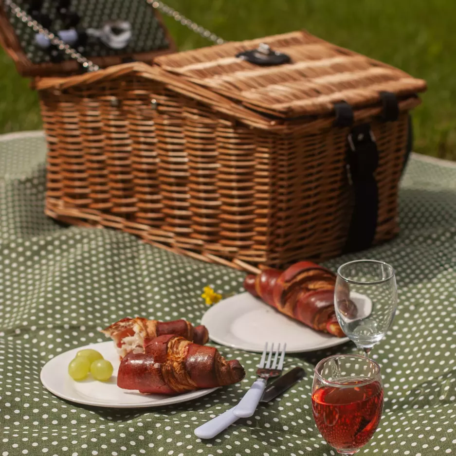 Kosz piknikowy w kropki dla 4 osób z wyposażeniem DUKA PICKNICK zielony