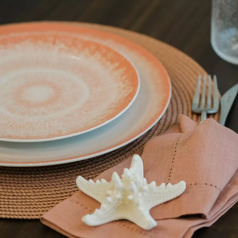 Talerz śniadaniowy DUKA SOLVIND 21 cm biały różowy porcelanowy