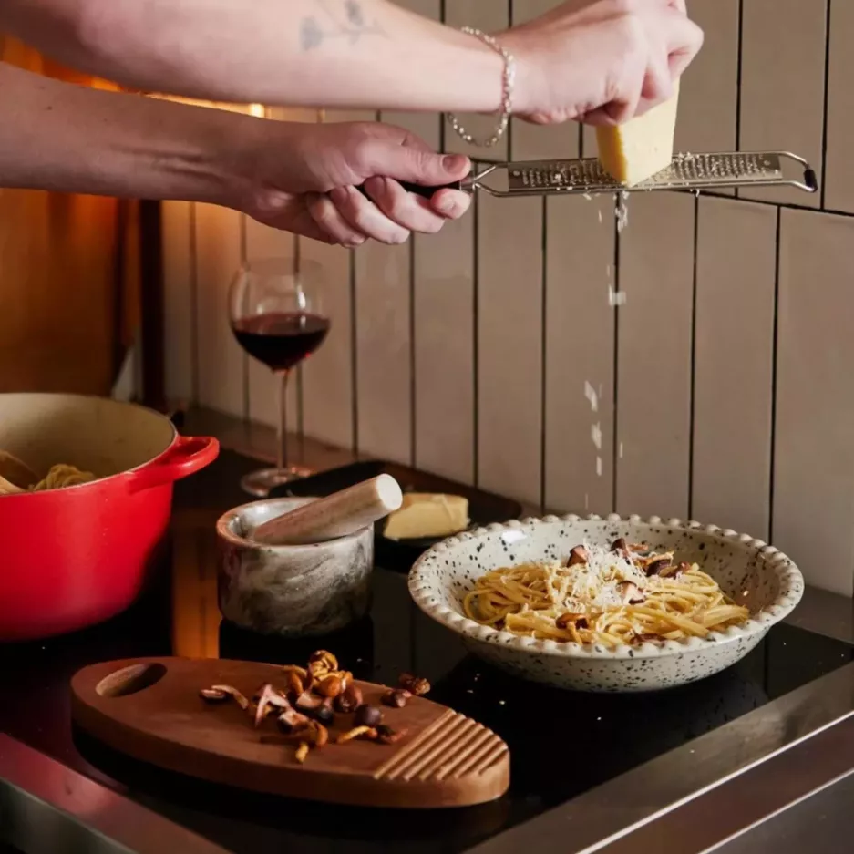 Głęboki talerz do serwowania SAGAFORM DITTE szary