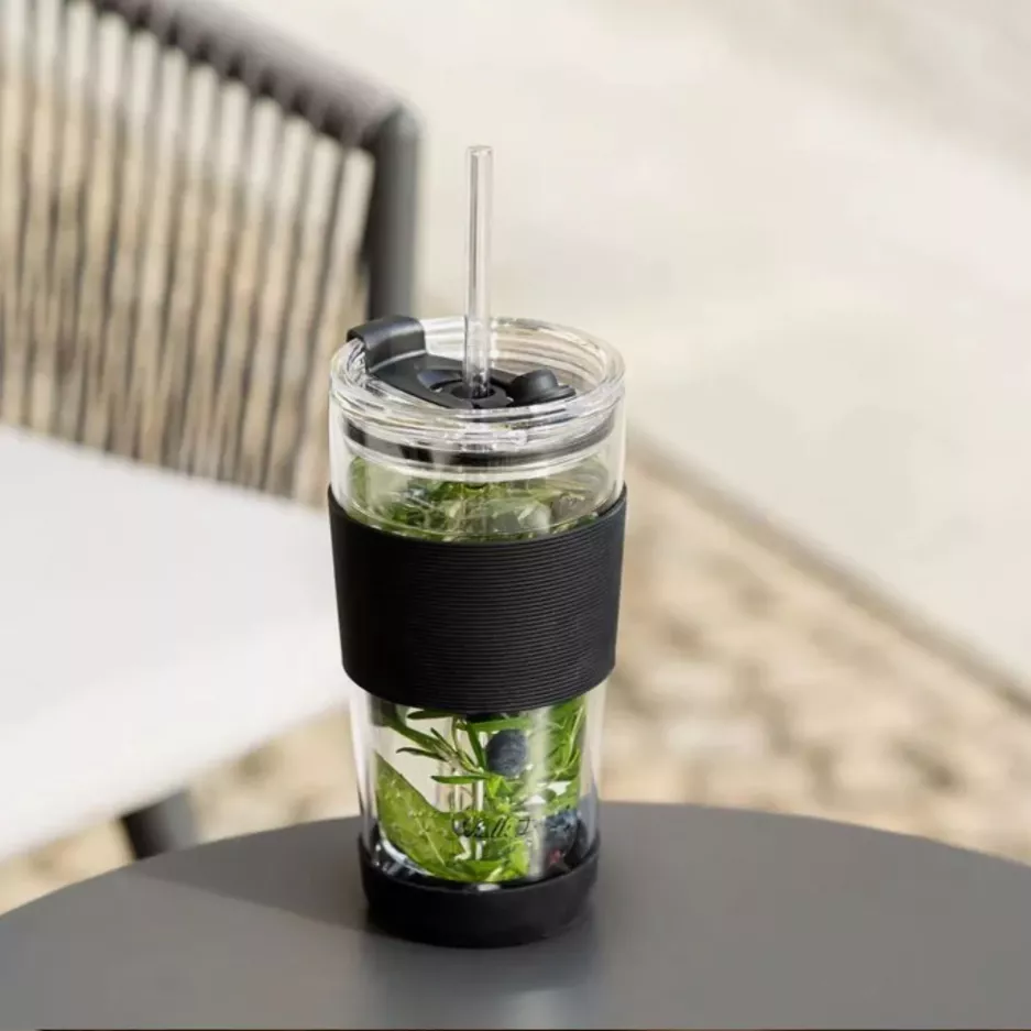 Kubek termiczny ze słomką VIALLI DESIGN FUORI 600 ml czarny szklany