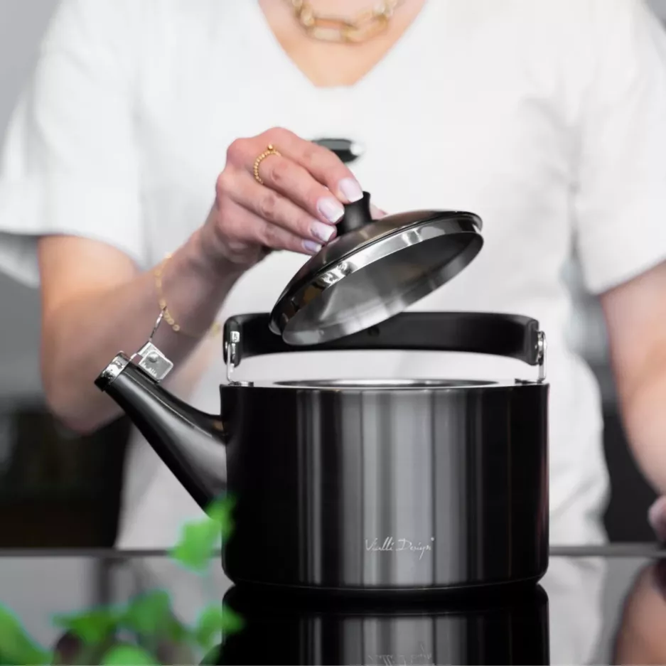 Czajnik z gwizdkiem VIALLI DESIGN DIAMANTE 1,5l grafitowy matowy