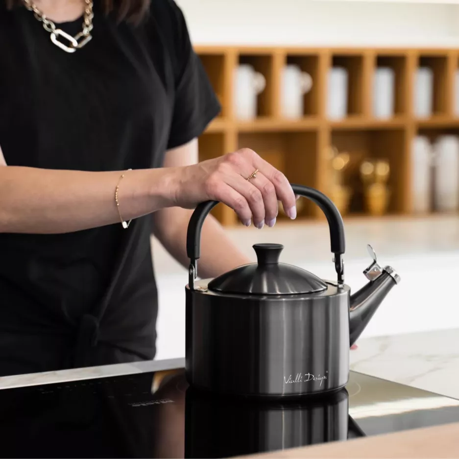 Czajnik z gwizdkiem VIALLI DESIGN DIAMANTE 1,5l grafitowy matowy